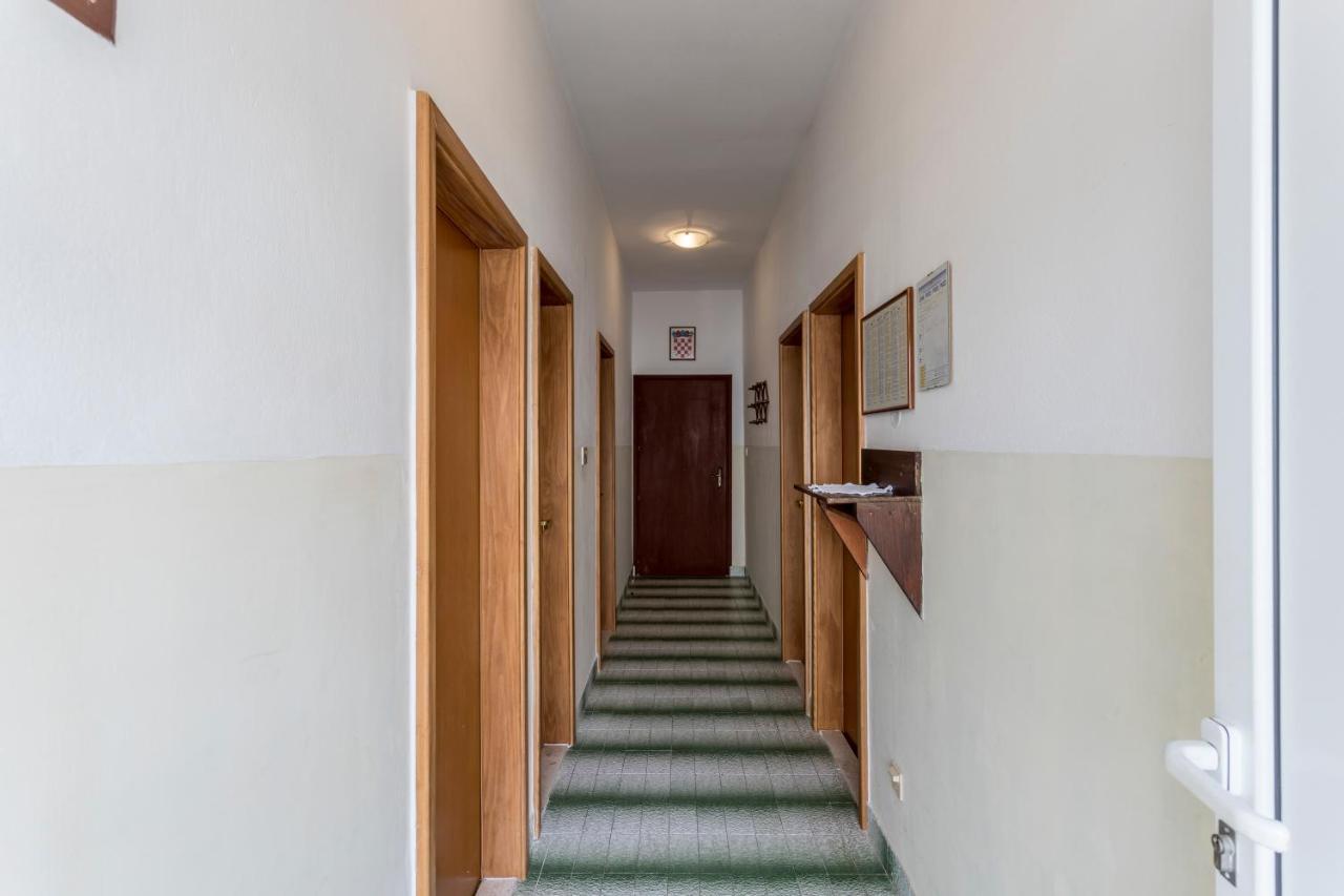 Apartmani Prkacin Трогир Екстериор снимка