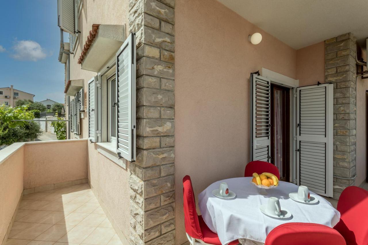 Apartmani Prkacin Трогир Екстериор снимка