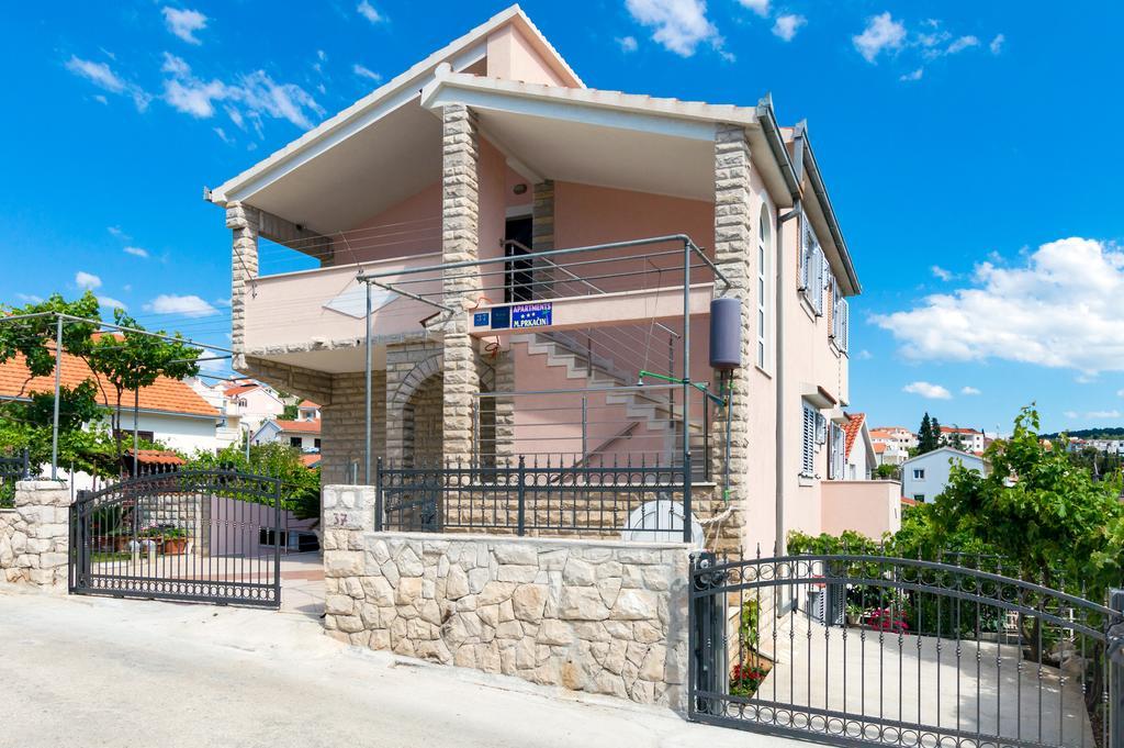 Apartmani Prkacin Трогир Екстериор снимка