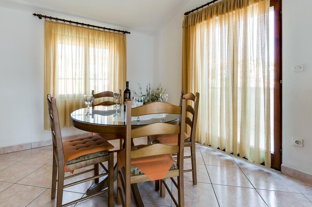 Apartmani Prkacin Трогир Екстериор снимка